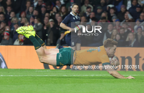 Andrew Kellaway of Australia scores a try during the Autumn Nations Series between England and Australia at Allianz Stadium in Twickenham, L...