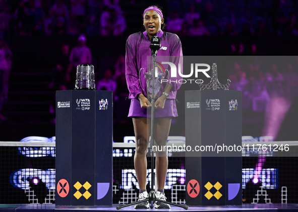 RIYADH, SAUDI ARABIA - NOVEMBER 09: Coco Gauff of the United States addresses the audience at the trophy ceremony after defeating Qinwen Zhe...