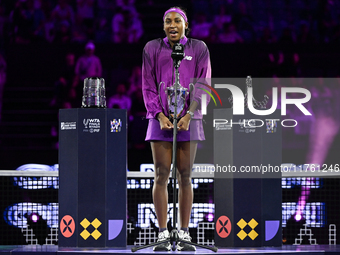 RIYADH, SAUDI ARABIA - NOVEMBER 09: Coco Gauff of the United States addresses the audience at the trophy ceremony after defeating Qinwen Zhe...