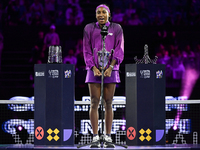 RIYADH, SAUDI ARABIA - NOVEMBER 09: Coco Gauff of the United States addresses the audience at the trophy ceremony after defeating Qinwen Zhe...