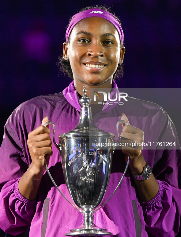 RIYADH, SAUDI ARABIA - NOVEMBER 09: Coco Gauff of the United States poses with the Billie Jean King Trophy after defeating Qinwen Zheng of C...