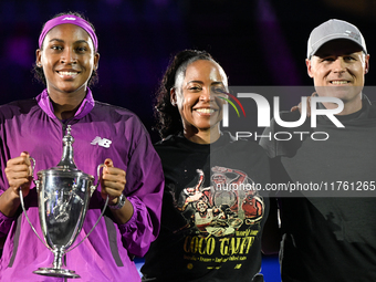 RIYADH, SAUDI ARABIA - NOVEMBER 09: Coco Gauff of the United States poses with her mother Candi Gauff and coach Matt Daly, after defeating Q...