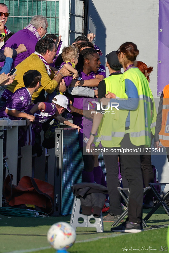 Moise Kean of ACF Fiorentina celebrates with teammates after scoring  goal during the Italian Serie A football match between ACF Fiorentina...