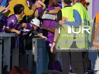 Moise Kean of ACF Fiorentina celebrates with teammates after scoring  goal during the Italian Serie A football match between ACF Fiorentina...