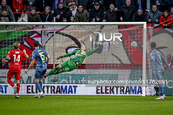 AFC Ajax Amsterdam goalkeeper Remko Pasveer does not stop the ball from FC Twente midfielder Michel Vlap, resulting in a 2-1 score, during t...