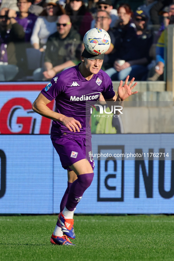 Pietro Comuzzo of ACF Fiorentina controls the ball during the Italian Serie A football match between ACF Fiorentina and Hellas Verona FC ,on...