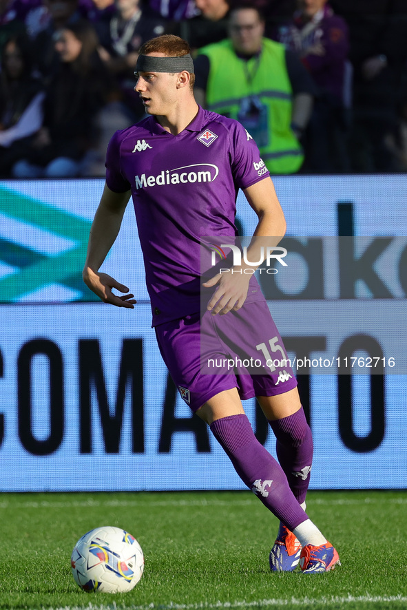 Pietro Comuzzo of ACF Fiorentina controls the ball during the Italian Serie A football match between ACF Fiorentina and Hellas Verona FC ,on...