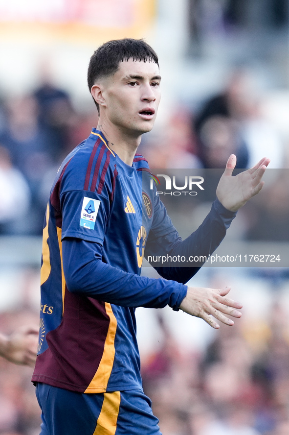 Matias Soule' of AS Roma looks dejected during the Serie A Enilive match between AS Roma and Bologna FC at Stadio Olimpico on November 10, 2...