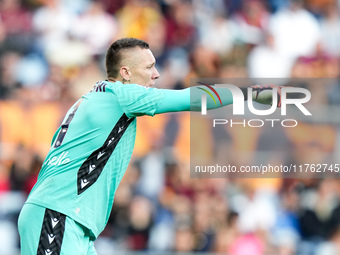 Lukasz Skorupski of Bologna FC gestures during the Serie A Enilive match between AS Roma and Bologna FC at Stadio Olimpico on November 10, 2...