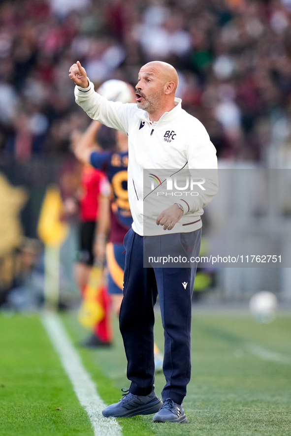 Vincenzo Italiano head coach of Bologna FC gestures during the Serie A Enilive match between AS Roma and Bologna FC at Stadio Olimpico on No...