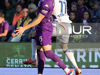 Pietro Comuzzo of ACF Fiorentina and Casper Tengstedt of Hellas Verona FC ,battle for the ball during the Italian Serie A football match bet...