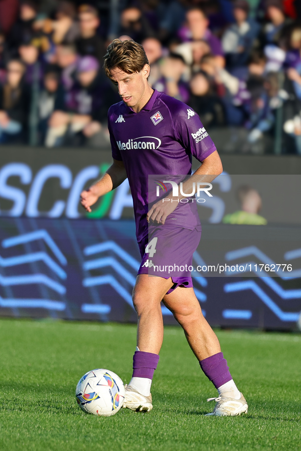 Edoardo Bove of ACF Fiorentina controls the ball during the Italian Serie A football match between ACF Fiorentina and Hellas Verona FC ,on N...