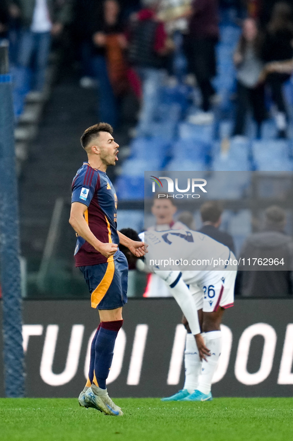 Stephan El Shaarawy of AS Roma celebrates after scoring first goal during the Serie A Enilive match between AS Roma and Bologna FC at Stadio...