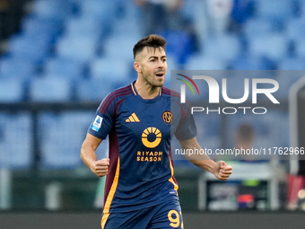 Stephan El Shaarawy of AS Roma celebrates after scoring first goal during the Serie A Enilive match between AS Roma and Bologna FC at Stadio...