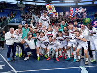 Players of Bologna FC celebrate the victory at the end of the Serie A Enilive match between AS Roma and Bologna FC at Stadio Olimpico on Nov...