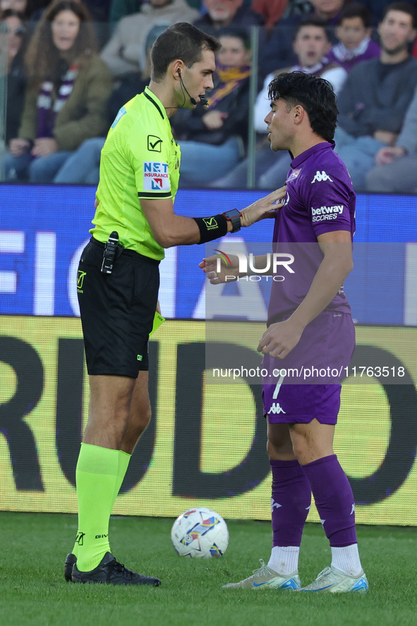 Referee Luca Zufferli speak with Riccardo Sottil during the Italian Serie A football match between ACF Fiorentina and Hellas Verona FC ,on N...