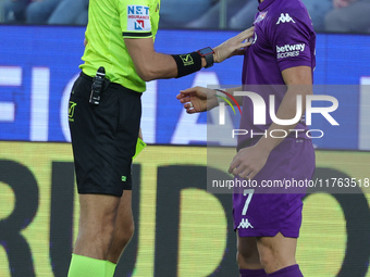 Referee Luca Zufferli speak with Riccardo Sottil during the Italian Serie A football match between ACF Fiorentina and Hellas Verona FC ,on N...