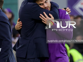 Head Coach Raffaele Palladino hugs Lucas Beltran during the Italian Serie A football match between ACF Fiorentina and Hellas Verona FC ,on N...