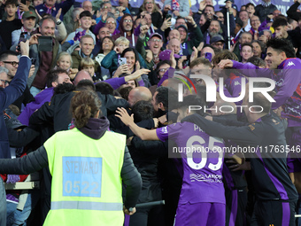 Moise Kean of ACF Fiorentina celebrates with teammates after scoring  goal during the Italian Serie A football match between ACF Fiorentina...