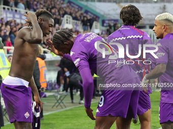 Moise Kean of ACF Fiorentina celebrates with teammates after scoring  goal during the Italian Serie A football match between ACF Fiorentina...