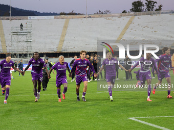 ACF Fiorentina players greet the curve of its fans after the victory between the Italian Serie A football match between ACF Fiorentina and H...