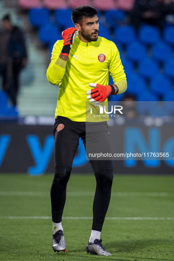 Paulo Gazzaniga of Girona FC warms up during the La Liga EA Sports 2024/25 football match between Getafe CF and Girona FC at Estadio Coliseu...