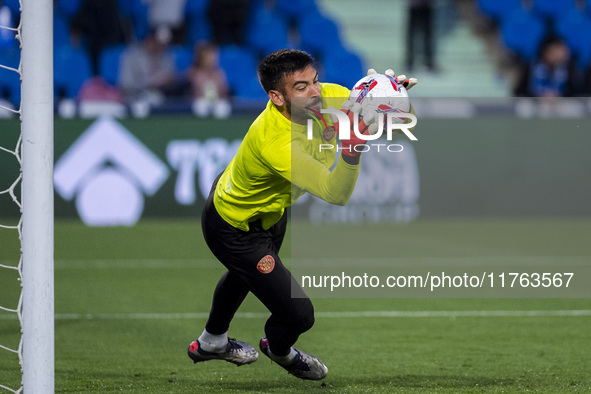 Paulo Gazzaniga of Girona FC warms up during the La Liga EA Sports 2024/25 football match between Getafe CF and Girona FC at Estadio Coliseu...