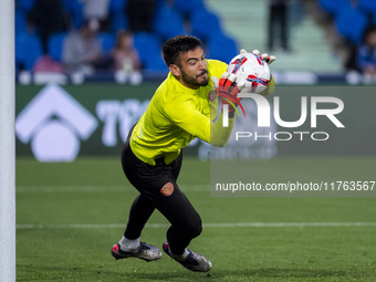 Paulo Gazzaniga of Girona FC warms up during the La Liga EA Sports 2024/25 football match between Getafe CF and Girona FC at Estadio Coliseu...