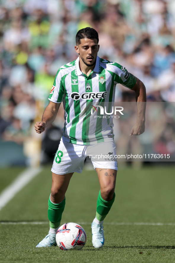 Pablo Fornals of Real Betis runs with the ball during the La Liga EA Sport match between Real Betis and RC Celta de Vigo at Benito Villamari...