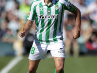 Pablo Fornals of Real Betis runs with the ball during the La Liga EA Sport match between Real Betis and RC Celta de Vigo at Benito Villamari...