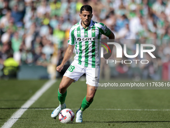 Pablo Fornals of Real Betis runs with the ball during the La Liga EA Sport match between Real Betis and RC Celta de Vigo at Benito Villamari...