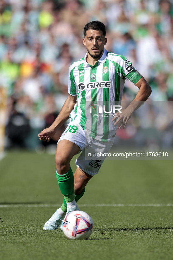 Pablo Fornals of Real Betis runs with the ball during the La Liga EA Sport match between Real Betis and RC Celta de Vigo at Benito Villamari...