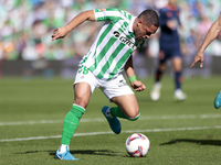 Vitor Roque of Real Betis controls the ball during the La Liga EA Sport match between Real Betis and RC Celta de Vigo at Benito Villamarin i...