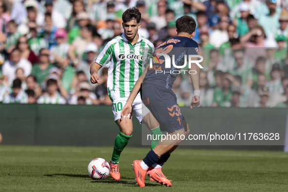 Ez Abde of Real Betis runs with the ball during the La Liga EA Sport match between Real Betis and RC Celta de Vigo at Benito Villamarin in S...