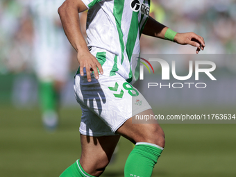 Vitor Roque of Real Betis runs with the ball during the La Liga EA Sport match between Real Betis and RC Celta de Vigo at Benito Villamarin...