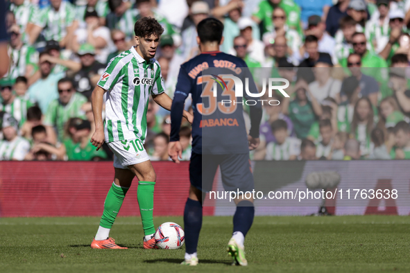 Ez Abde of Real Betis controls the ball during the La Liga EA Sport match between Real Betis and RC Celta de Vigo at Benito Villamarin in Se...