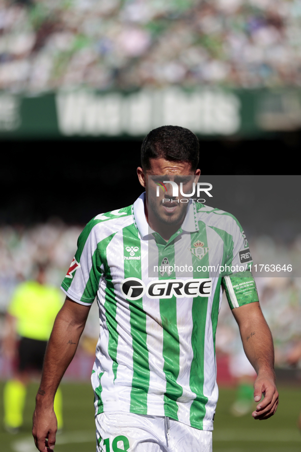 Pablo Fornals of Real Betis participates in the La Liga EA Sport match between Real Betis and RC Celta de Vigo at Benito Villamarin in Sevil...