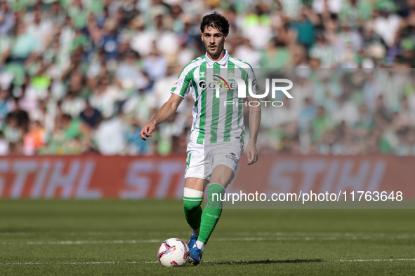 Johnny Cardoso of Real Betis runs with the ball during the La Liga EA Sport match between Real Betis and RC Celta de Vigo at Benito Villamar...