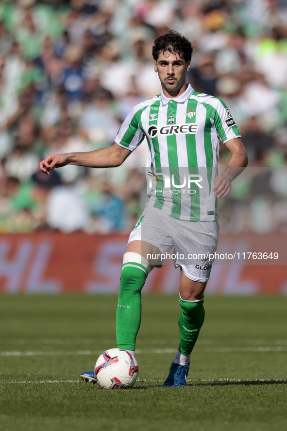 Johnny Cardoso of Real Betis runs with the ball during the La Liga EA Sport match between Real Betis and RC Celta de Vigo at Benito Villamar...