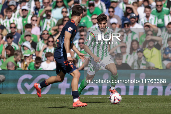 Ez Abde of Real Betis runs with the ball during the La Liga EA Sport match between Real Betis and RC Celta de Vigo at Benito Villamarin in S...