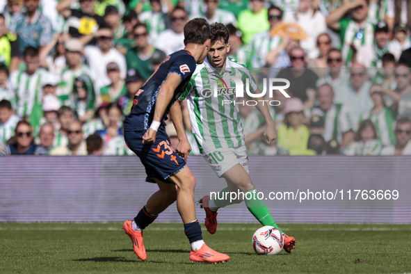 Ez Abde of Real Betis runs with the ball during the La Liga EA Sport match between Real Betis and RC Celta de Vigo at Benito Villamarin in S...