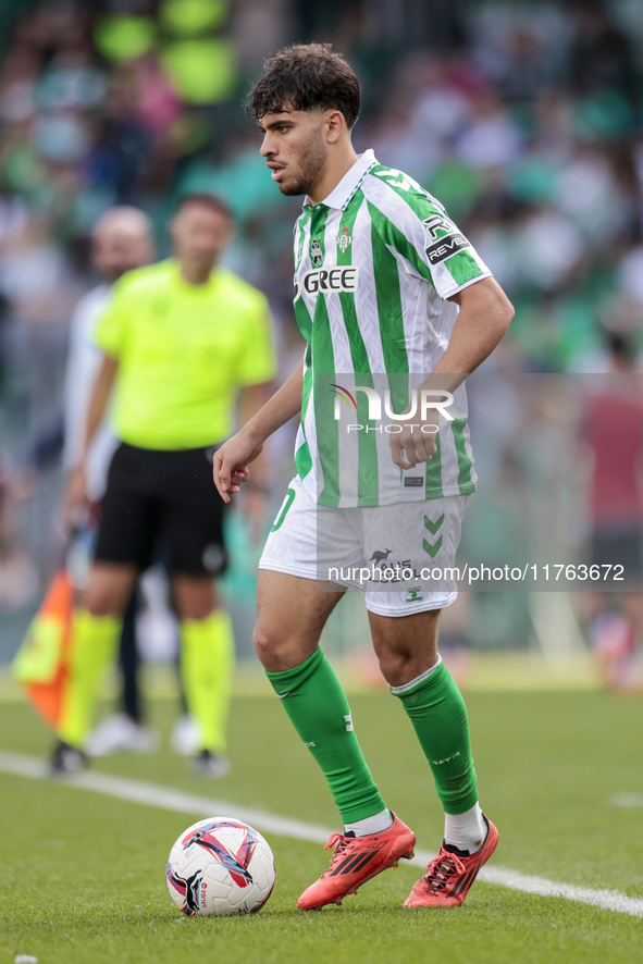 Ez Abde of Real Betis runs with the ball during the La Liga EA Sport match between Real Betis and RC Celta de Vigo at Benito Villamarin in S...