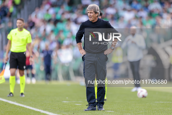 Manuel Pellegrini, head coach of Real Betis, gives instructions during the La Liga EA Sport match between Real Betis and RC Celta de Vigo at...