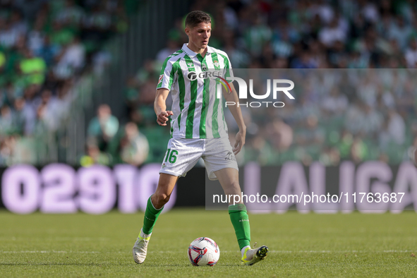 Sergi Altimira of Real Betis controls the ball during the La Liga EA Sport match between Real Betis and RC Celta de Vigo at Benito Villamari...