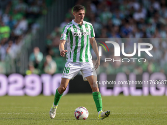 Sergi Altimira of Real Betis controls the ball during the La Liga EA Sport match between Real Betis and RC Celta de Vigo at Benito Villamari...