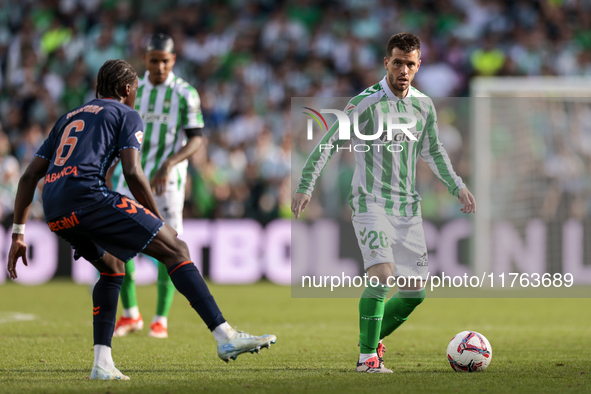 Giovani Lo Celso of Real Betis runs with the ball during the La Liga EA Sport match between Real Betis and RC Celta de Vigo at Benito Villam...