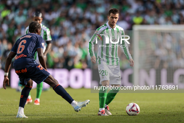 In Seville, Spain, on November 10, 2024, Giovani Lo Celso of Real Betis controls the ball during the La Liga EA Sport match between Real Bet...