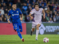 Bryan Gil of Girona FC (R) is in action against Carles Perez of Getafe CF (L) during the La Liga EA Sports 2024/25 football match between Ge...