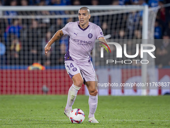 Oriol Romeu of Girona FC is in action with the ball during the La Liga EA Sports 2024/25 football match between Getafe CF and Girona FC at E...