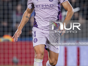 Oriol Romeu of Girona FC is in action with the ball during the La Liga EA Sports 2024/25 football match between Getafe CF and Girona FC at E...